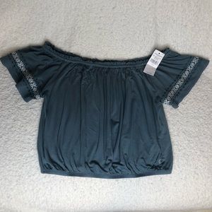 AOE Off-shoulder crop